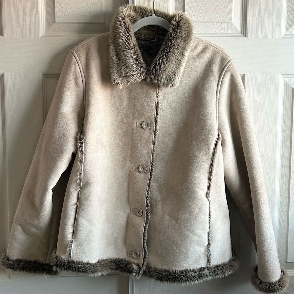 Target Faux Suede Button Down Coat, faux fur trim Women’s size 18 in Beige- NWOT